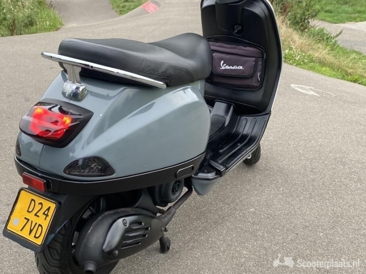 Vespa LX 50 grijs