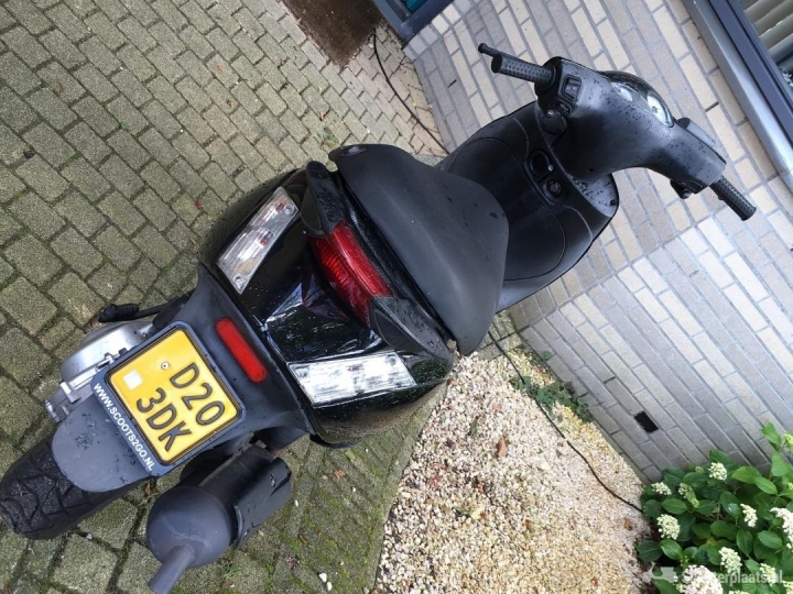 Piaggio Zip zwart