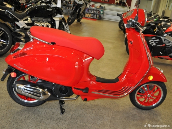 Vespa Si rood