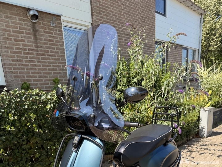 Vespa Sprint groen