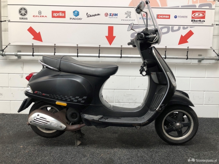 Vespa S matzwart