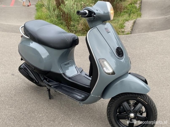 Vespa LX 50 grijs