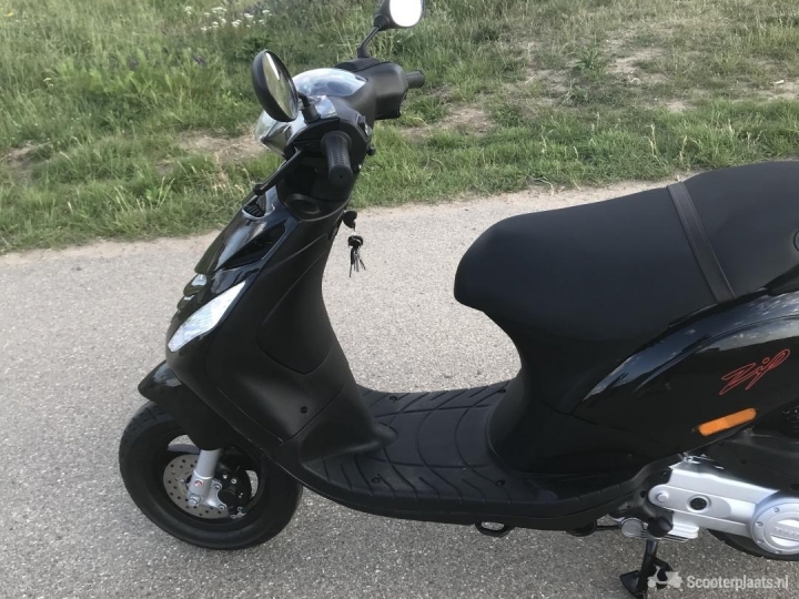 Piaggio Zip zwart