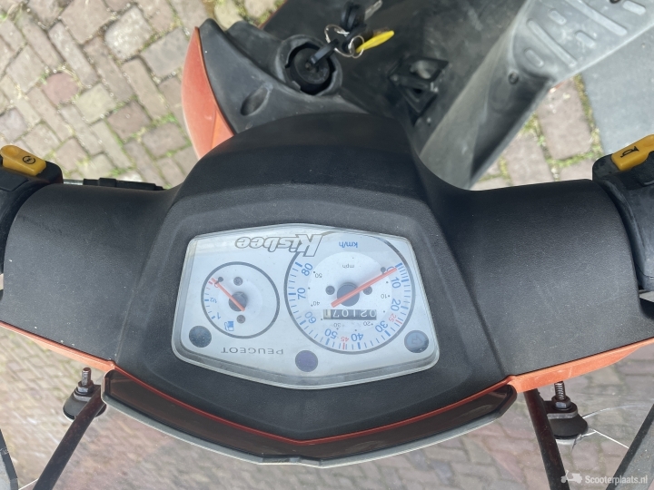 Peugeot Kisbee oranje