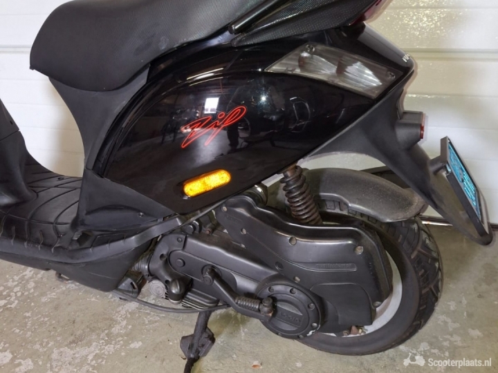 Piaggio Zip zwart