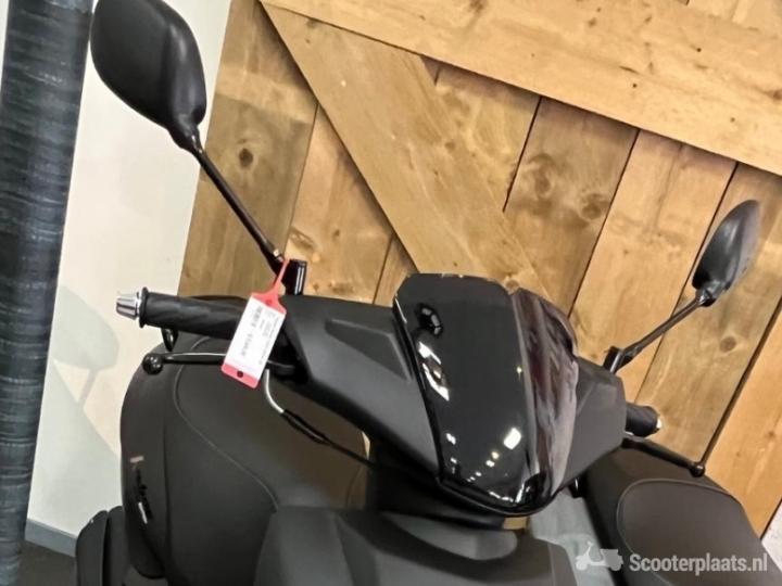 Peugeot Kisbee zwart