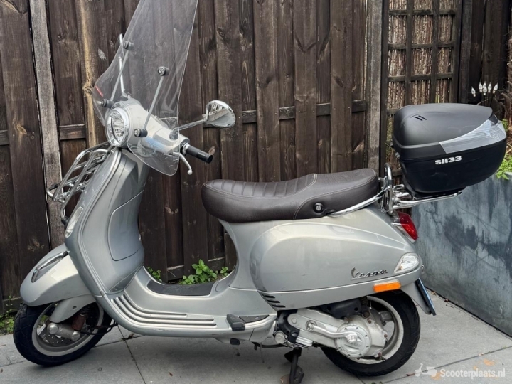 Vespa LX 50 grijs