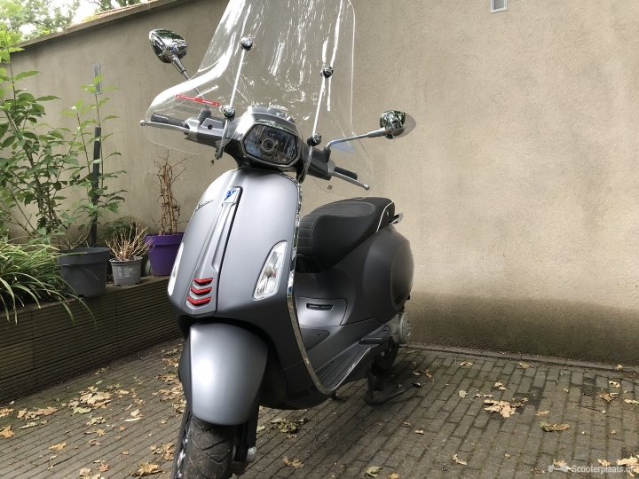 Vespa Sprint S grijs