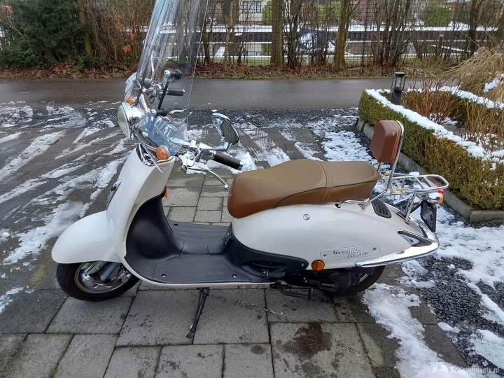 Retro scooter wit