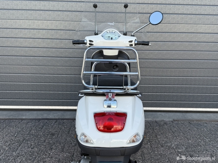 Vespa LX 50 wit