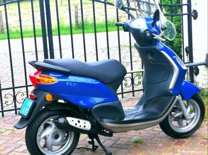 Piaggio Fly blauw