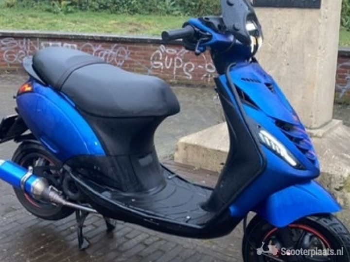 Piaggio Zip blauw