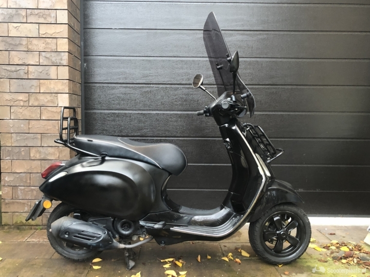 Vespa Primavera zwart