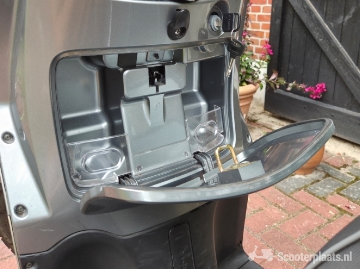 Kymco People S grijs