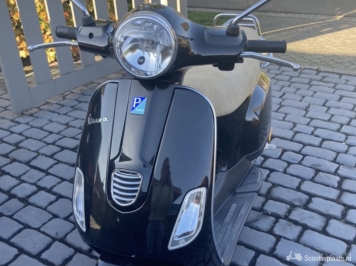 Vespa LX 50 zwart