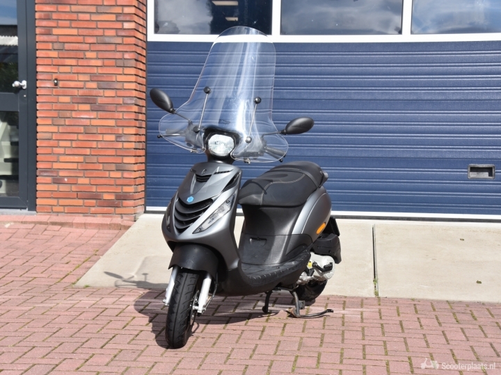 Piaggio Zip grijs
