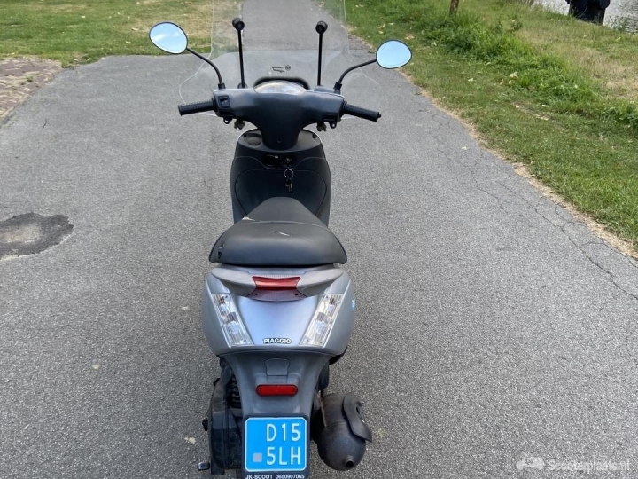 Piaggio Zip grijs