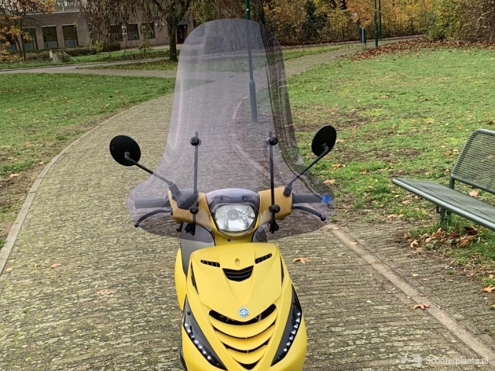 Piaggio Zip geel