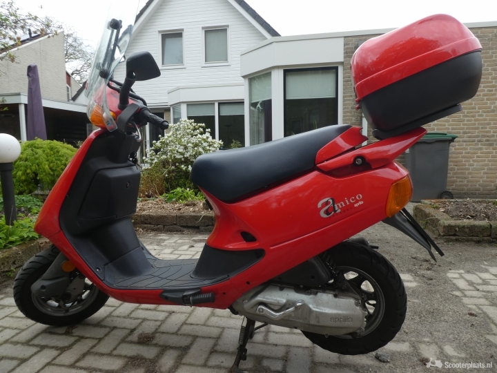 Aprilia Amico rood