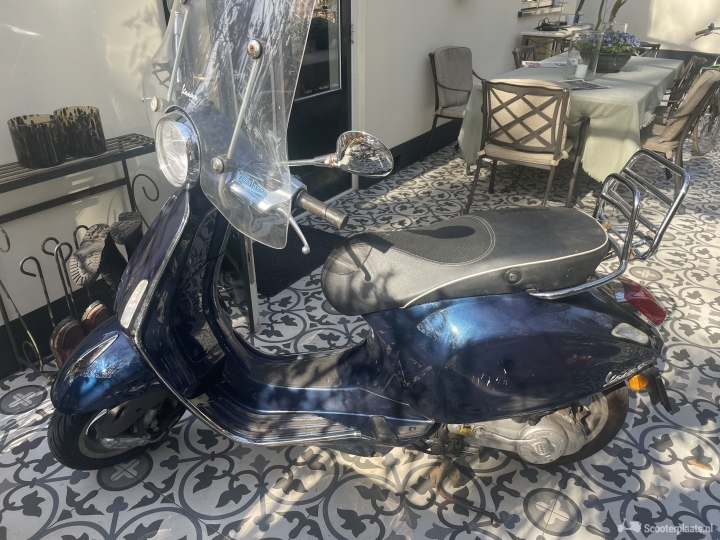 Vespa Primavera blauw