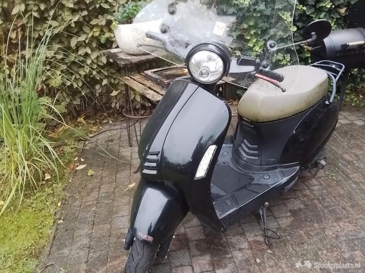 Retro scooter zwart