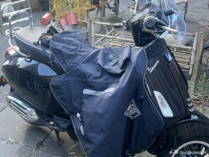 Vespa Sprint zwart