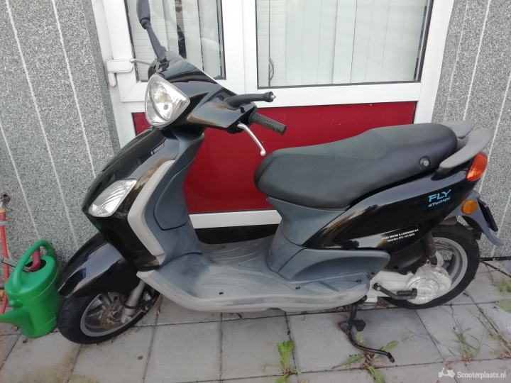 Piaggio Fly zwart