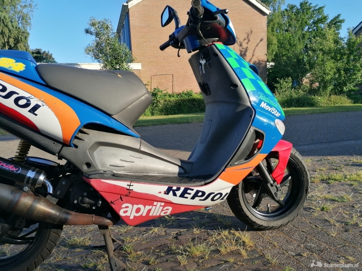 Aprilia SR 50 blauw