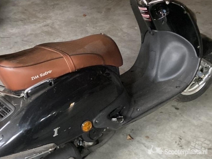 Retro scooter zwart