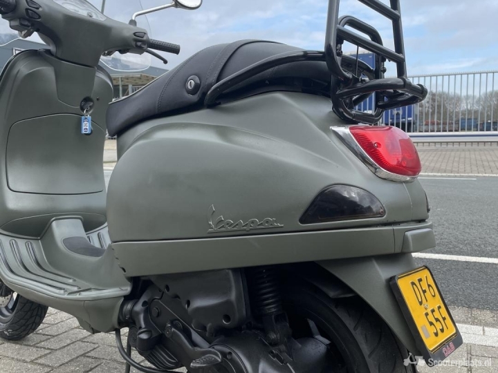 Vespa LX 50 groen