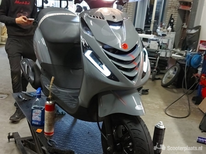 Piaggio Zip grijs