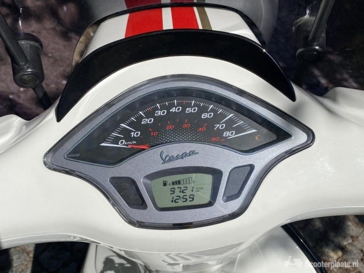 Vespa Sprint wit