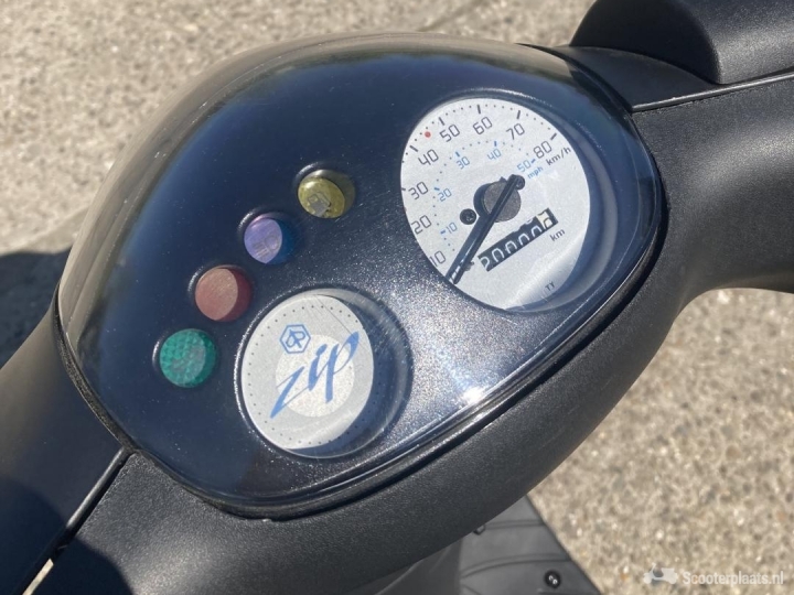 Piaggio Zip zwart