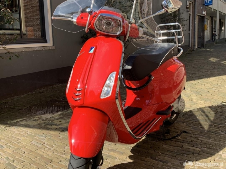 Vespa Sprint S rood