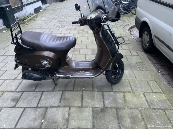 Vespa LX 50 Touring bruin