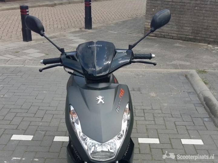 Peugeot Kisbee matzwart