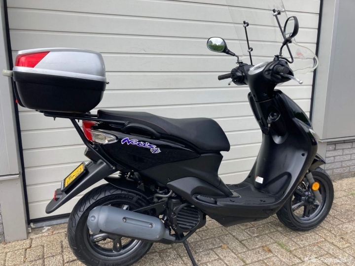 Yamaha NeoS zwart