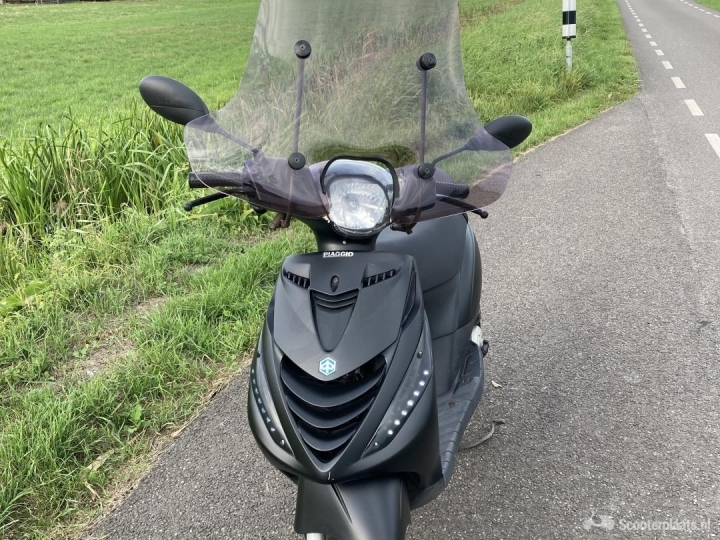 Piaggio Zip zwart