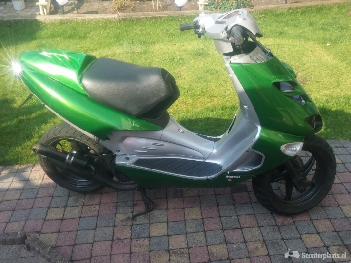 Aprilia SR Street groen