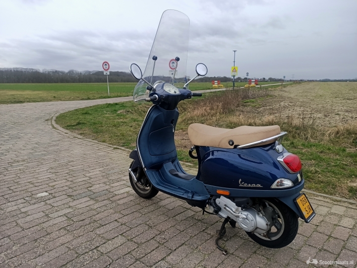 Vespa LX 50 blauw