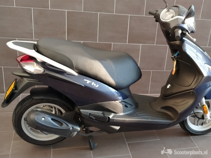 Piaggio Fly blauw