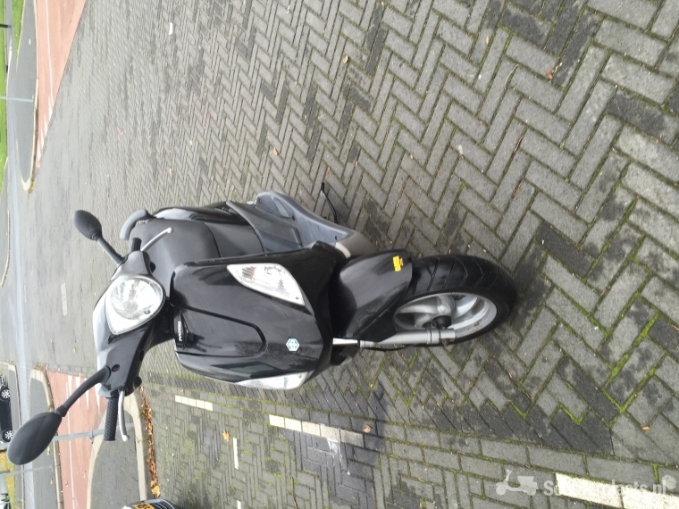 Piaggio Fly zwart