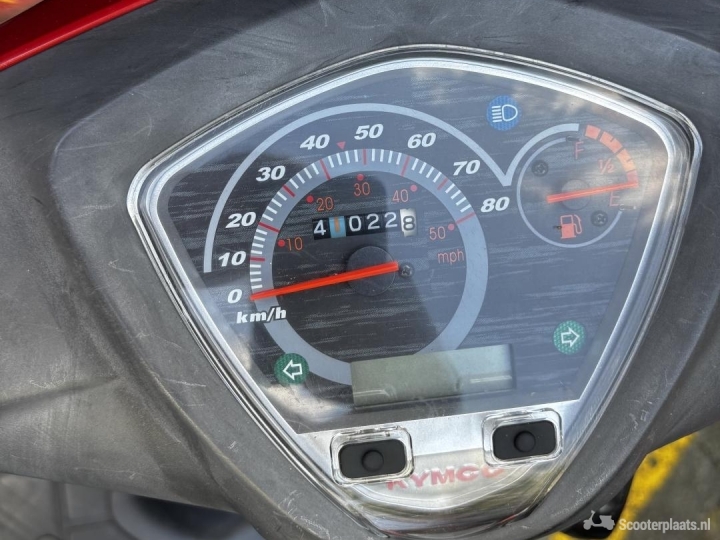 Kymco Super8 rood