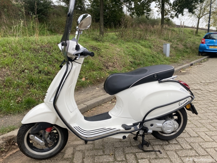 Vespa Sprint wit