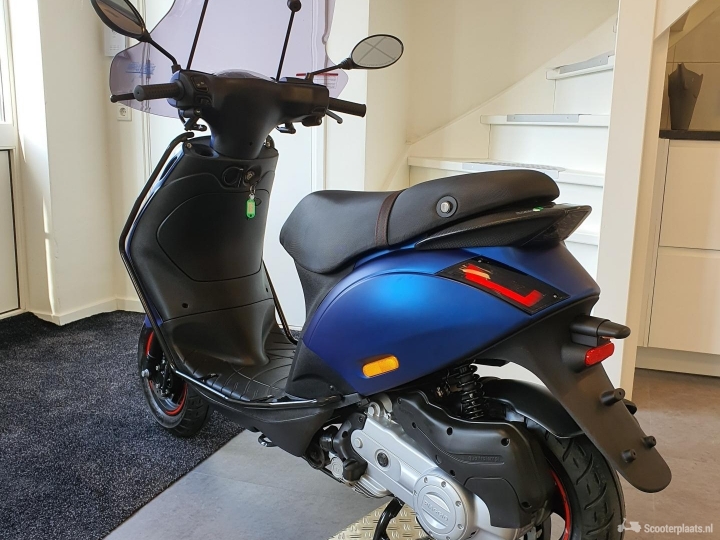 Piaggio Zip blauw