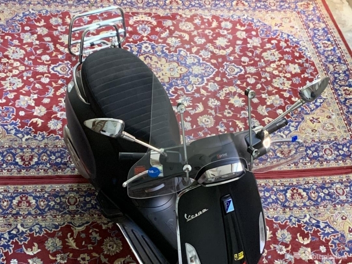 Vespa Sprint zwart