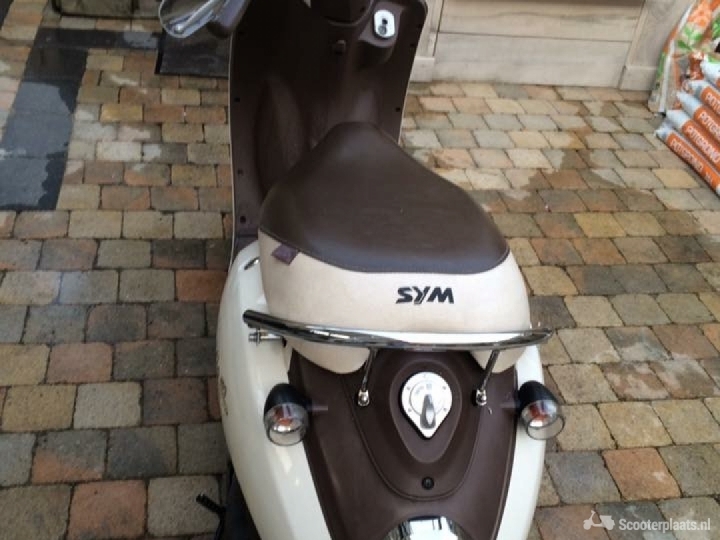 Sym Mio beige