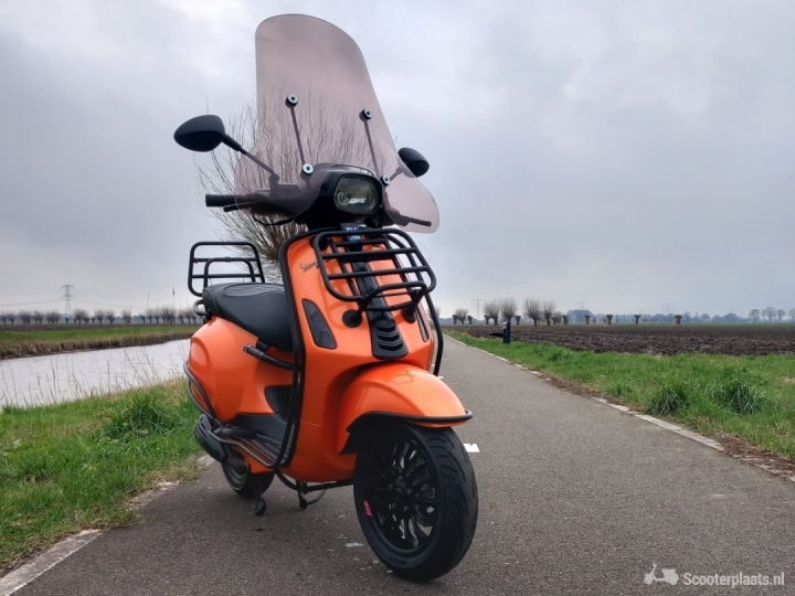 Vespa Sprint oranje