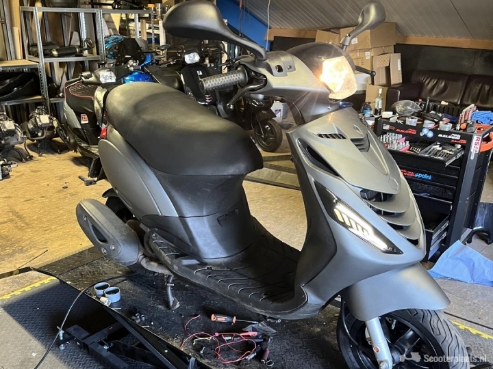 Piaggio Zip grijs