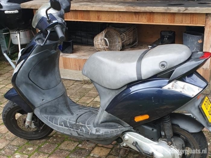 Piaggio Zip blauw